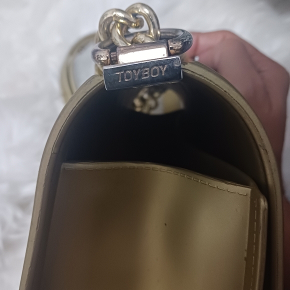 ToyBoy Women gold glazed silicone quilted chain purse bag - Picture 16 of 16